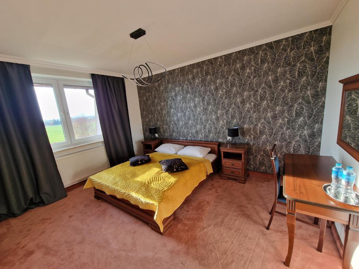 Hotel Podroznik Koszuty Екстериор снимка