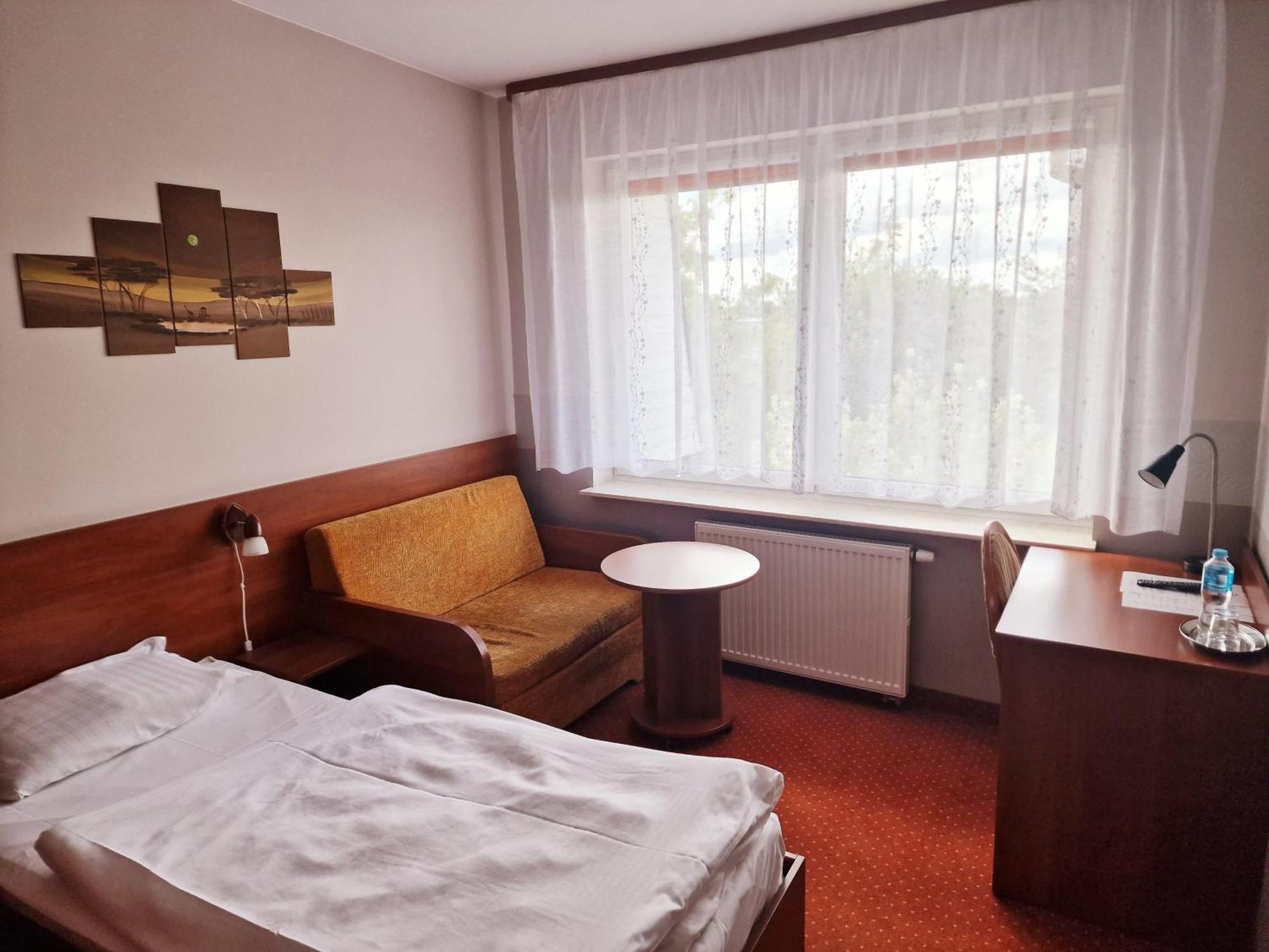 Hotel Podroznik Koszuty Екстериор снимка