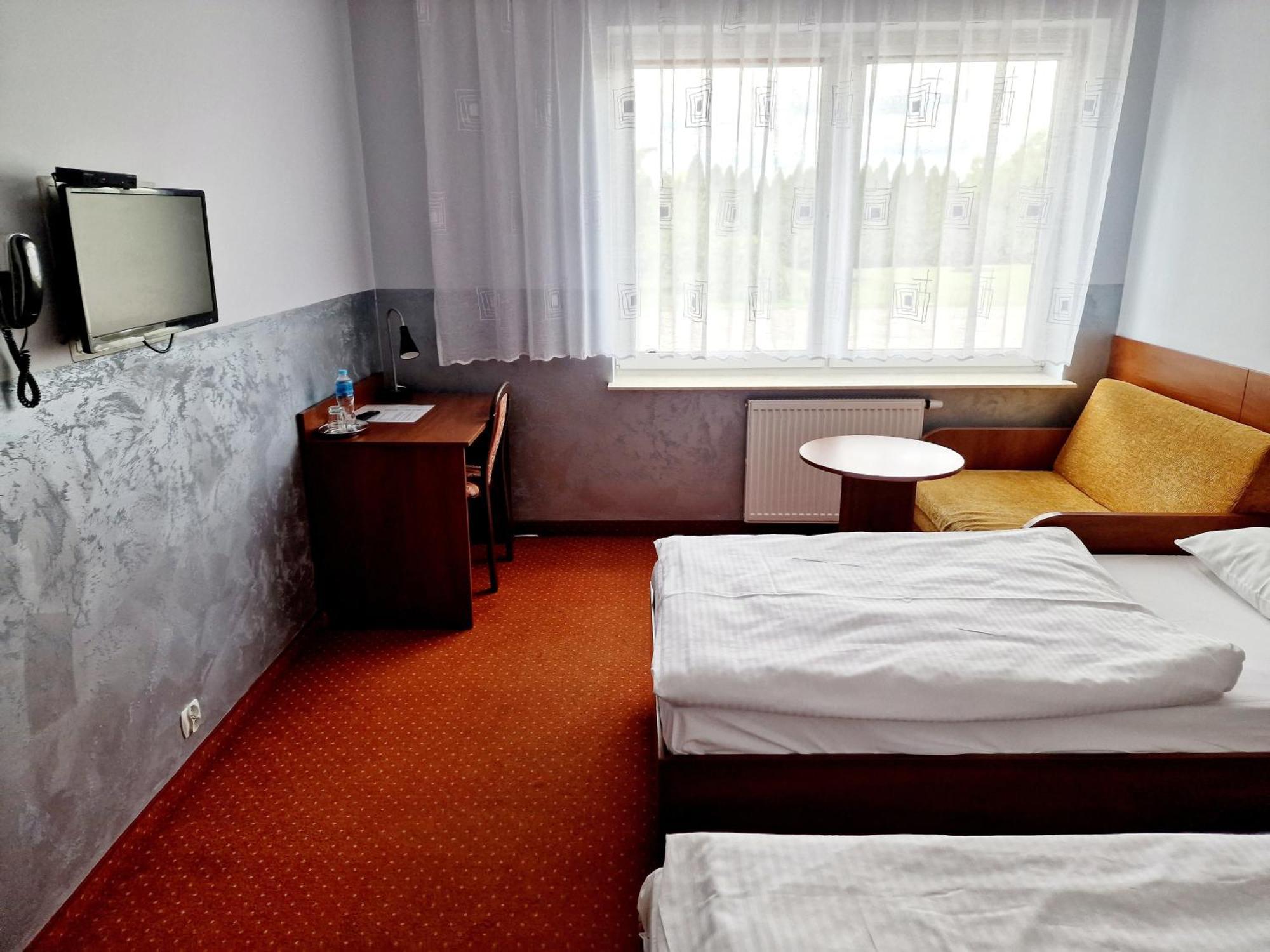 Hotel Podroznik Koszuty Екстериор снимка
