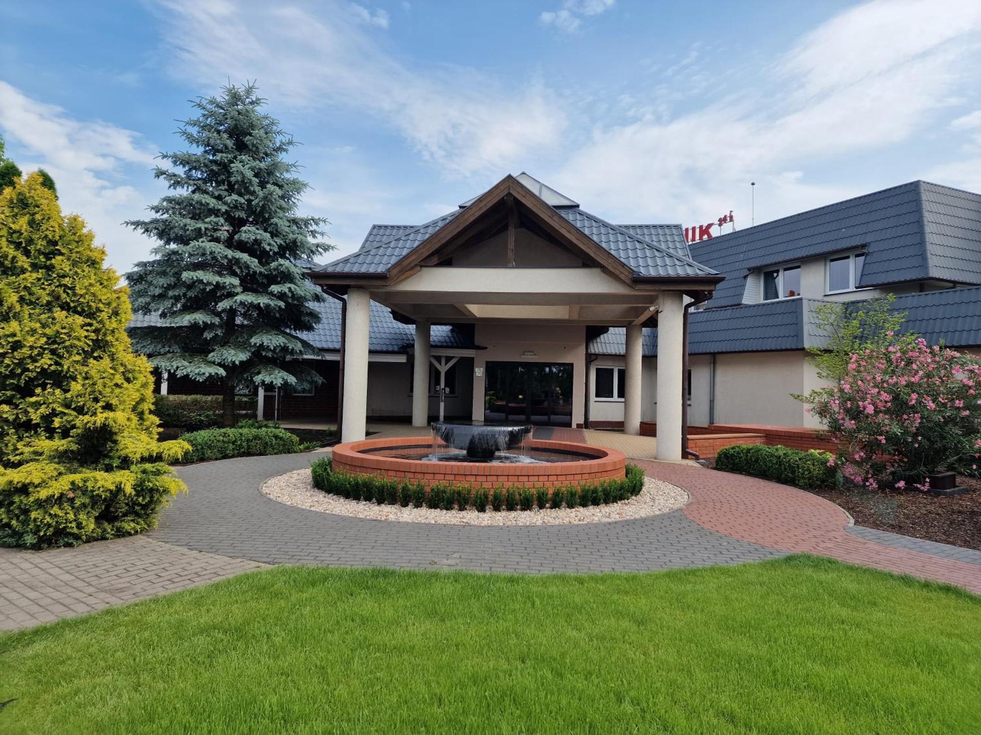 Hotel Podroznik Koszuty Екстериор снимка