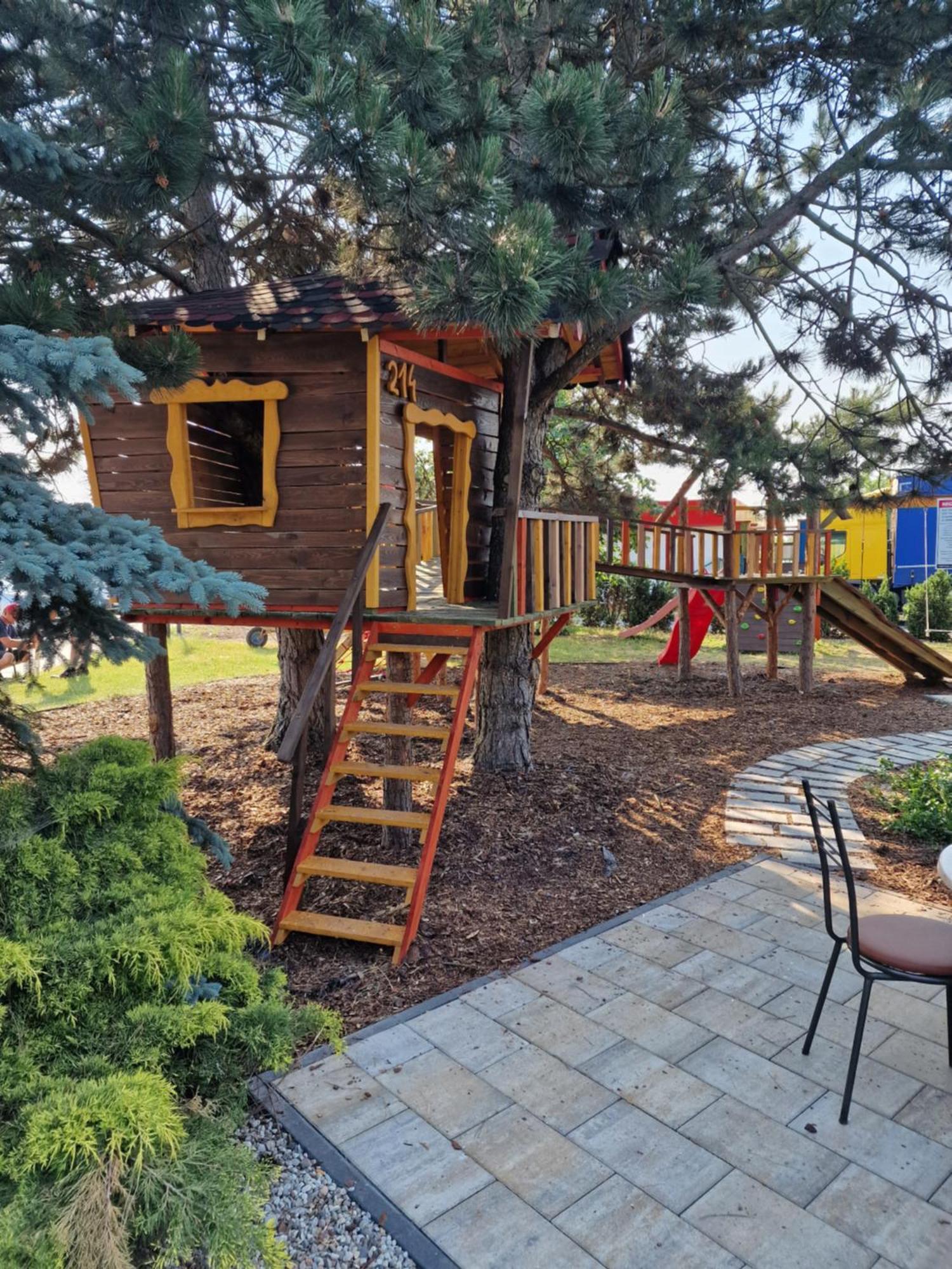 Hotel Podroznik Koszuty Екстериор снимка