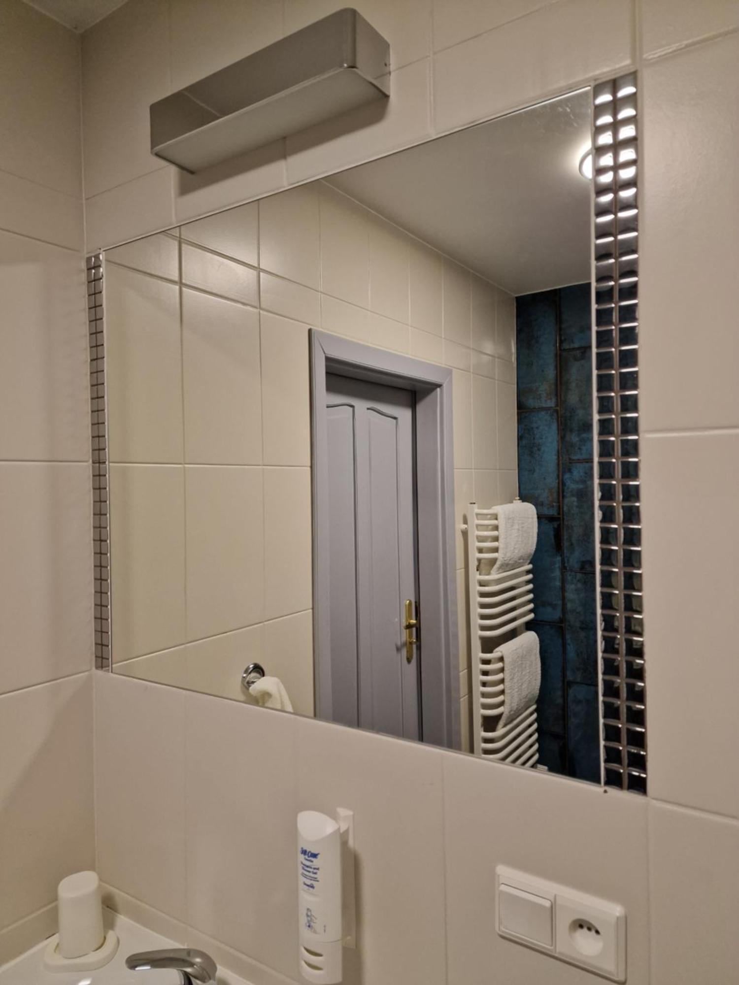 Hotel Podroznik Koszuty Екстериор снимка
