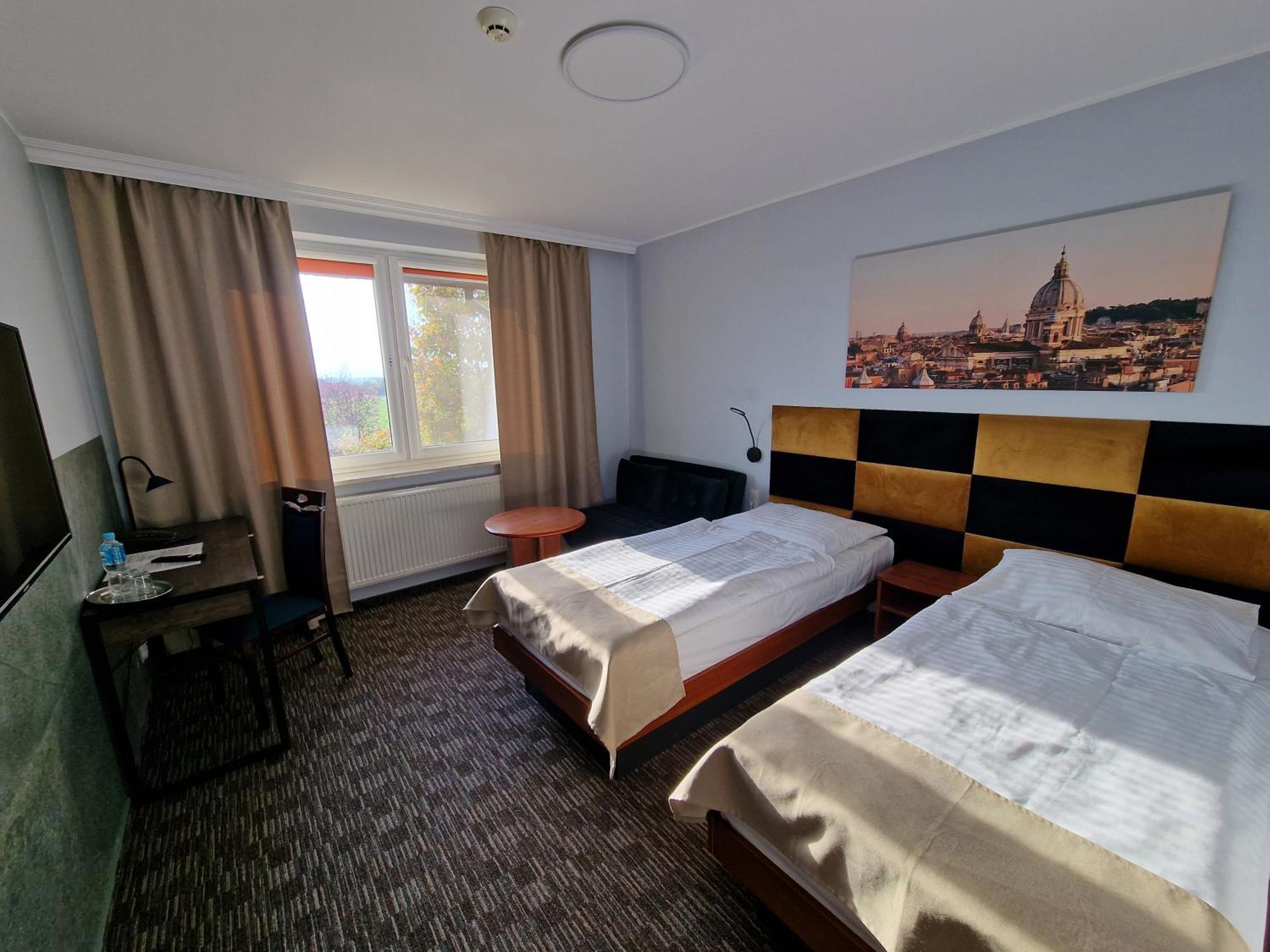 Hotel Podroznik Koszuty Екстериор снимка