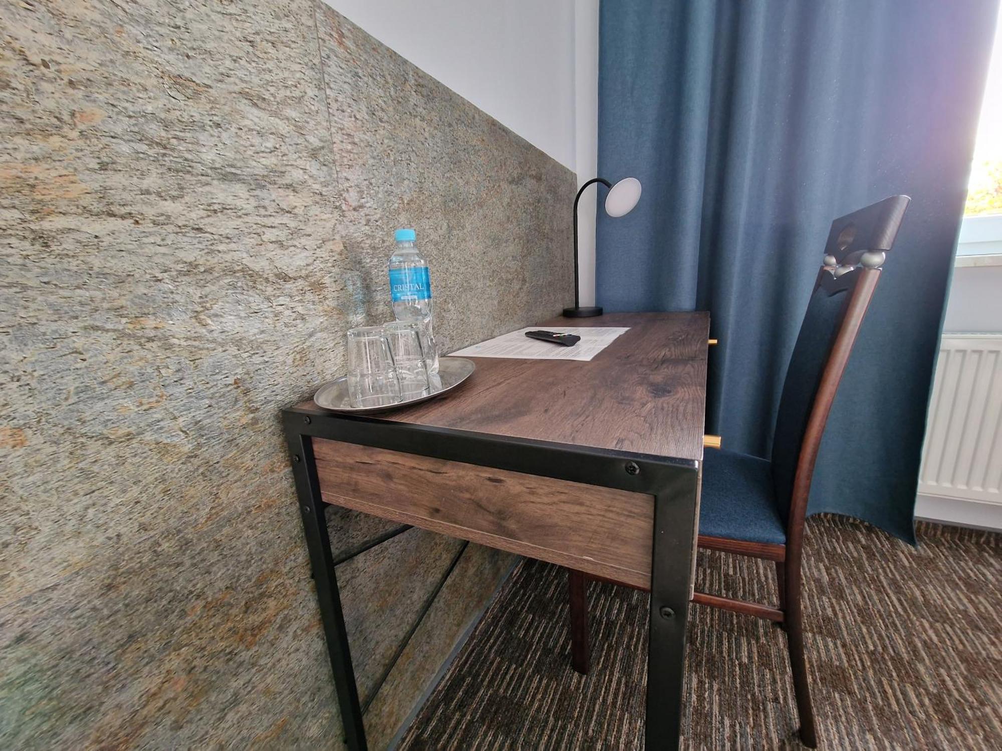 Hotel Podroznik Koszuty Екстериор снимка