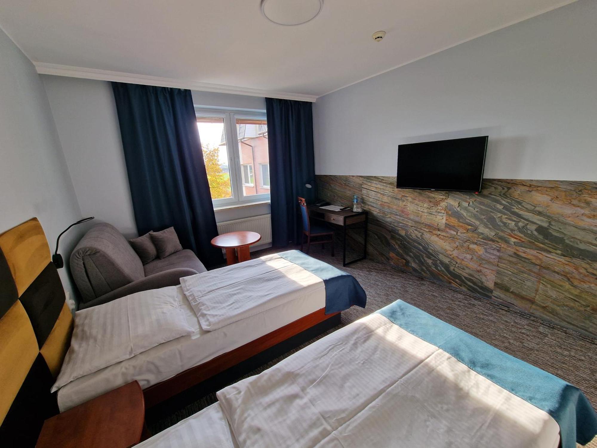 Hotel Podroznik Koszuty Екстериор снимка